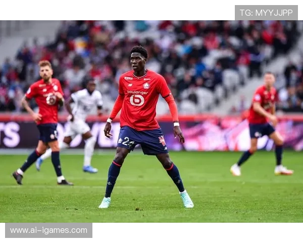 莫顿长传助攻，里昂中场展现视野与技巧